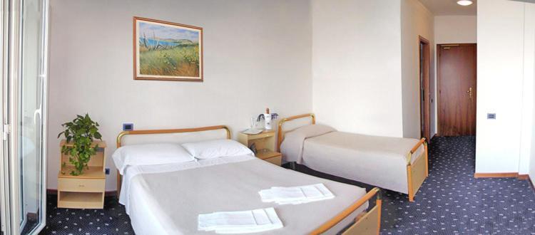 Medi Garden Hotel&Residence 阿尔巴·阿德里亚蒂卡 外观 照片