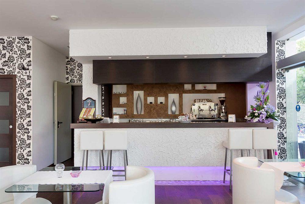 Medi Garden Hotel&Residence 阿尔巴·阿德里亚蒂卡 外观 照片
