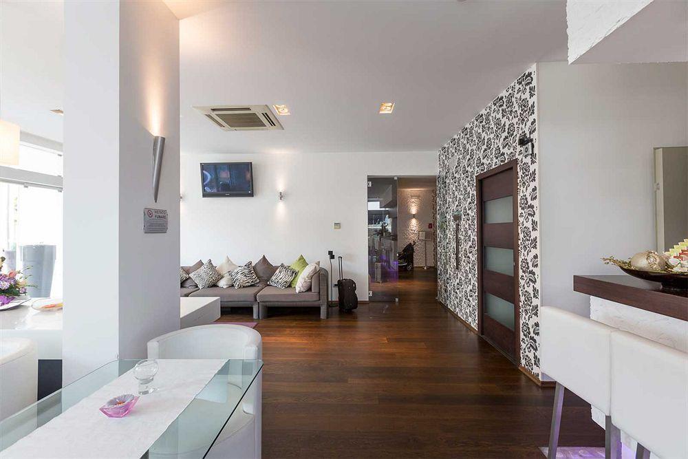 Medi Garden Hotel&Residence 阿尔巴·阿德里亚蒂卡 外观 照片