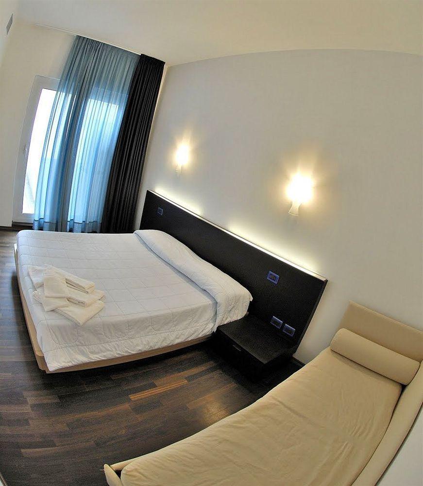 Medi Garden Hotel&Residence 阿尔巴·阿德里亚蒂卡 外观 照片