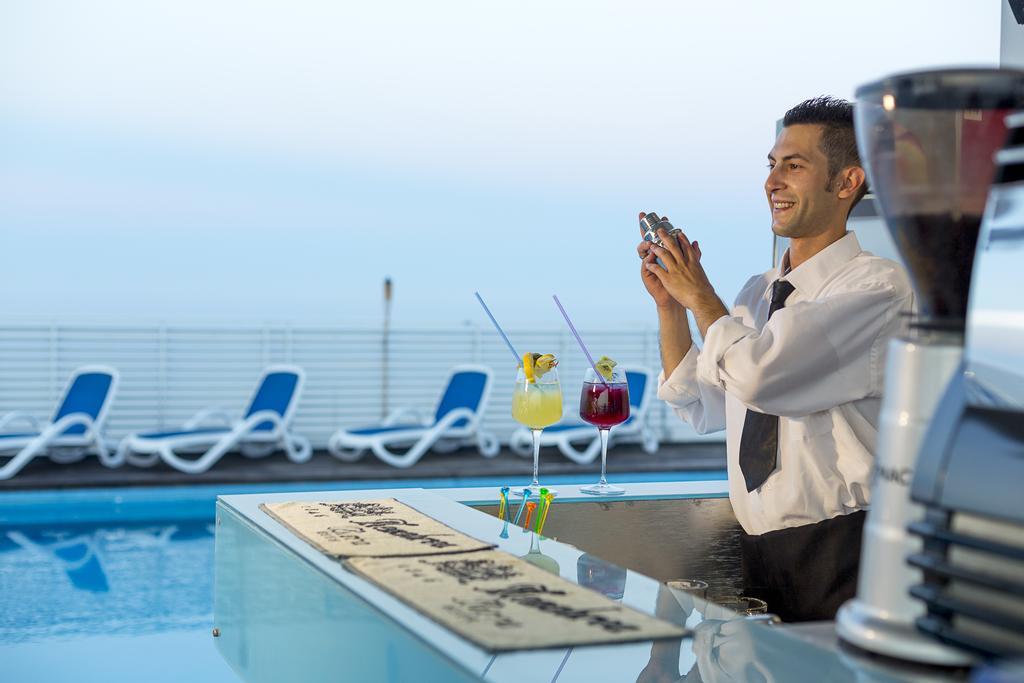 Medi Garden Hotel&Residence 阿尔巴·阿德里亚蒂卡 外观 照片