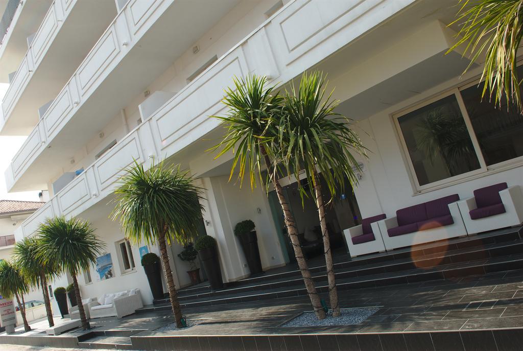 Medi Garden Hotel&Residence 阿尔巴·阿德里亚蒂卡 外观 照片