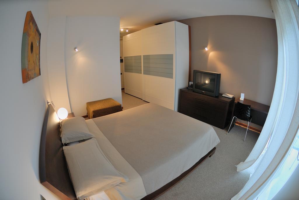 Medi Garden Hotel&Residence 阿尔巴·阿德里亚蒂卡 外观 照片