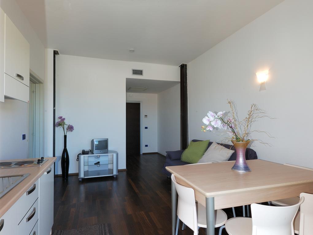 Medi Garden Hotel&Residence 阿尔巴·阿德里亚蒂卡 外观 照片
