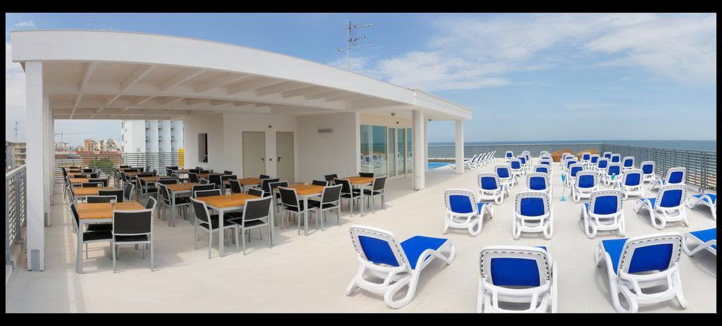 Medi Garden Hotel&Residence 阿尔巴·阿德里亚蒂卡 外观 照片