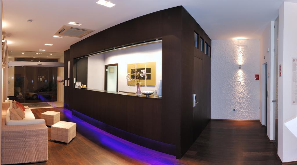 Medi Garden Hotel&Residence 阿尔巴·阿德里亚蒂卡 外观 照片