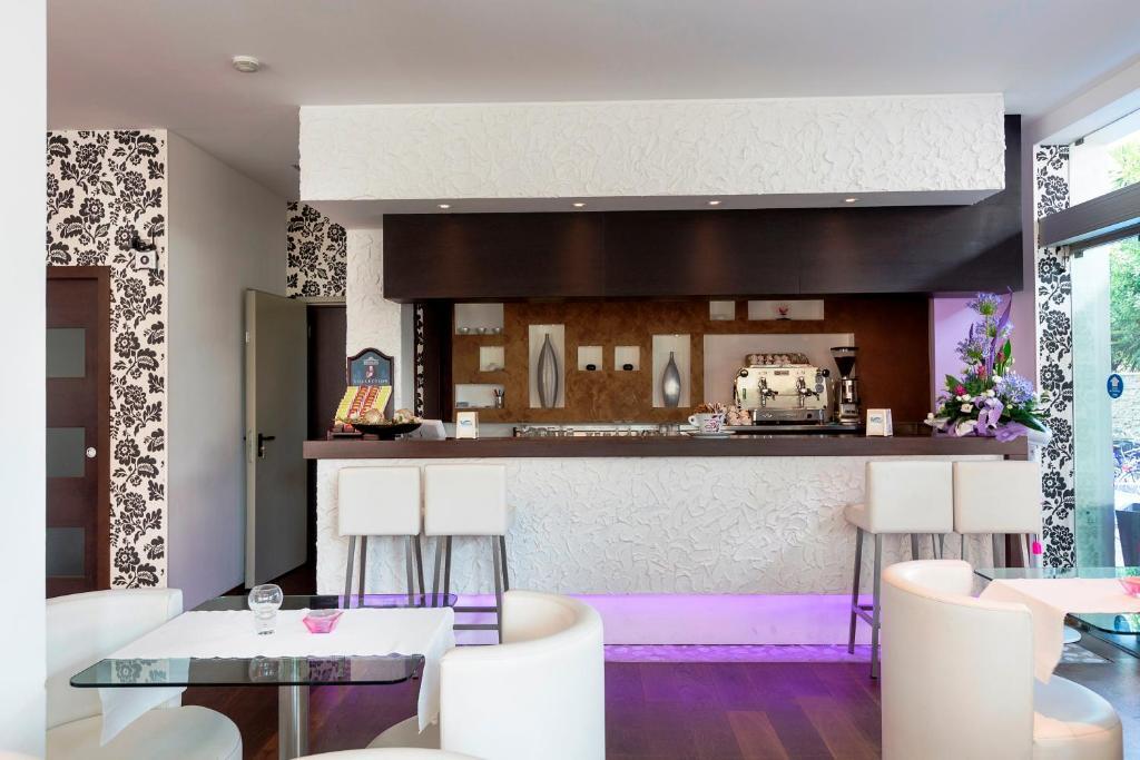 Medi Garden Hotel&Residence 阿尔巴·阿德里亚蒂卡 外观 照片