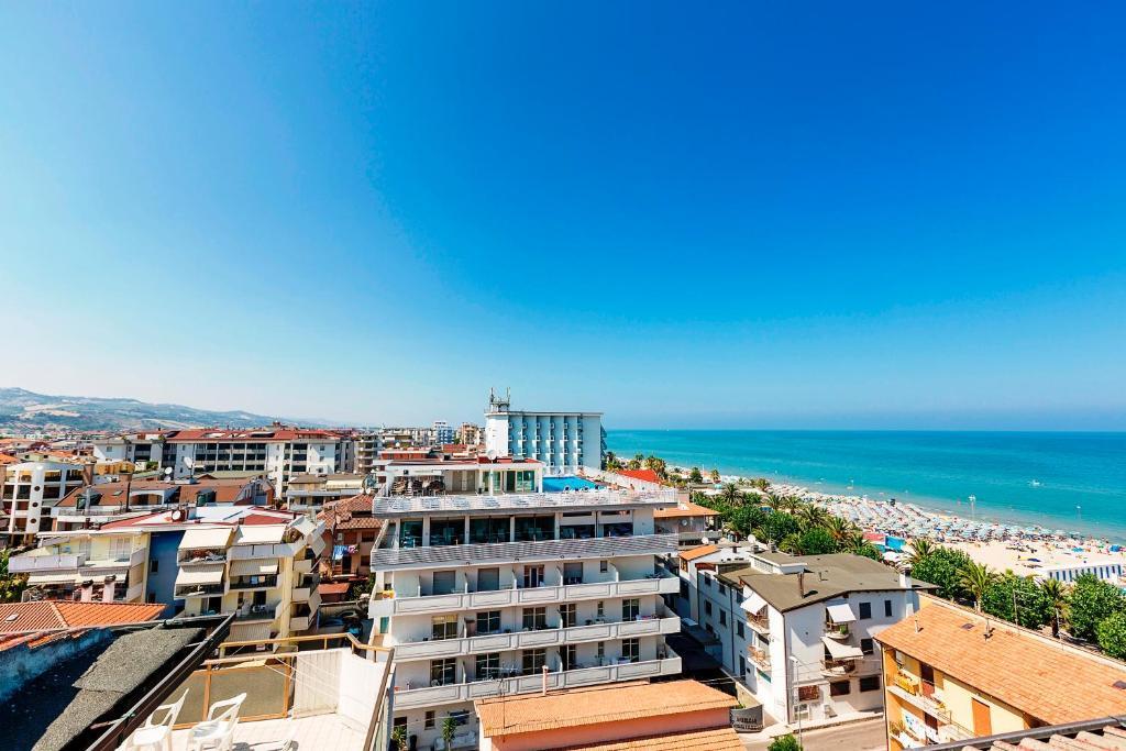 Medi Garden Hotel&Residence 阿尔巴·阿德里亚蒂卡 外观 照片