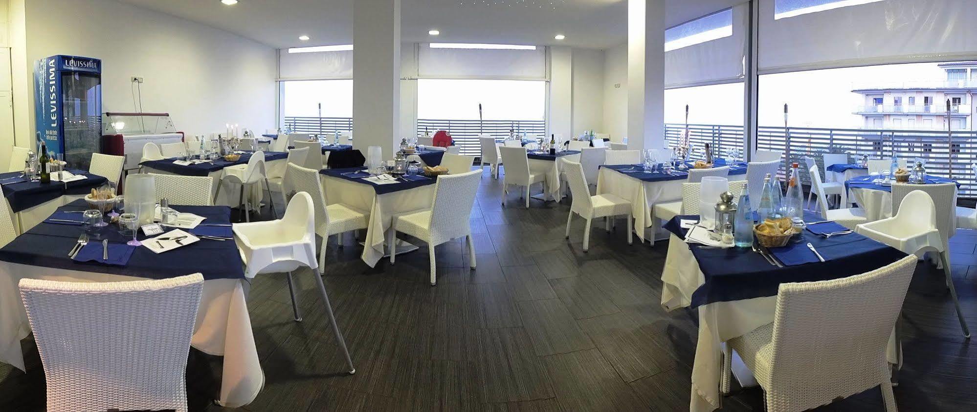 Medi Garden Hotel&Residence 阿尔巴·阿德里亚蒂卡 外观 照片