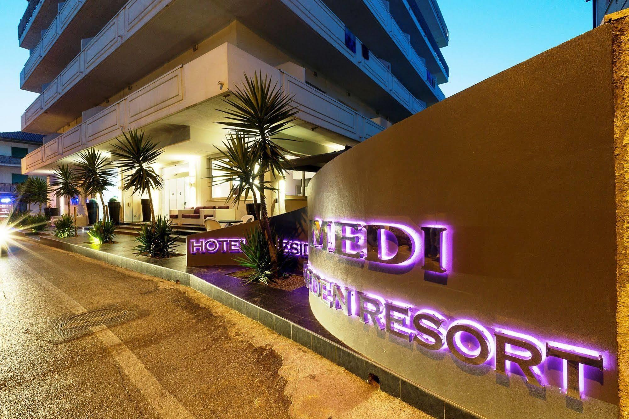 Medi Garden Hotel&Residence 阿尔巴·阿德里亚蒂卡 外观 照片